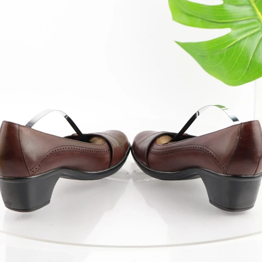 Clarks Womens Pump Size 8.5 M Brown Leather Low Block Heel Comfy Work Dress Shoe